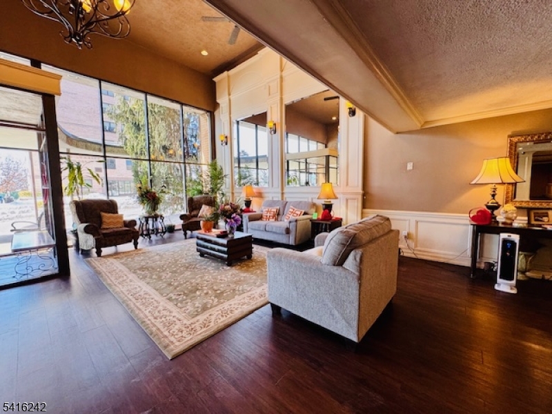 Marlboro House - Residential