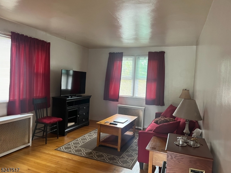 Woodland Park, New Jersey 07424, United States, 2 Bedrooms Bedrooms, ,2 BathroomsBathrooms,Residential,Pending,70027