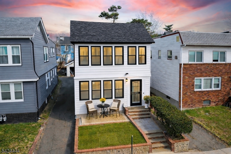 Elmwood Park - Residential Income