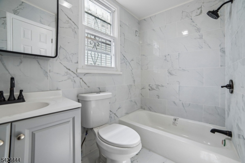 Elmwood Park - Residential Income