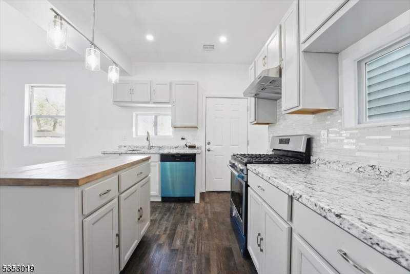 84 Chelsea Ave