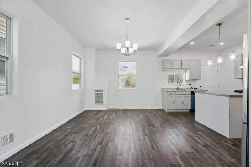 84 Chelsea Ave