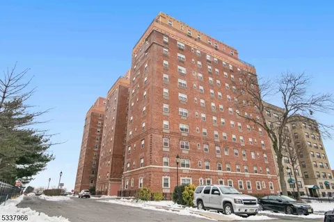 70 S Munn Ave Unit 913, East Orange City, NJ 07018 - MLS#: 3945725