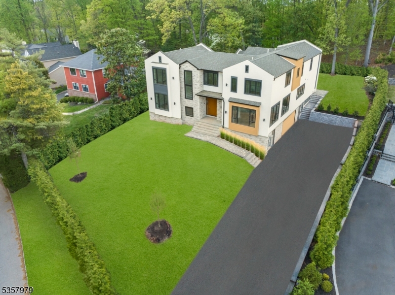 370 Hartshorn Dr