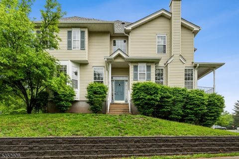 32 Stratton Ct Raritan Twp. NJ 08822