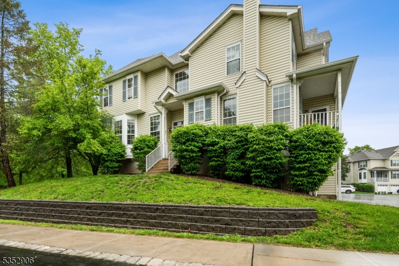32 Stratton Ct