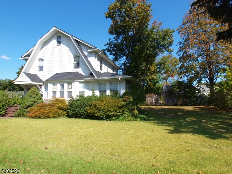 POMPTON PLAINS - Residential