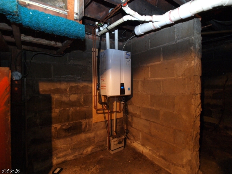 POMPTON PLAINS - Residential