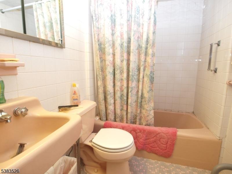 POMPTON PLAINS - Residential