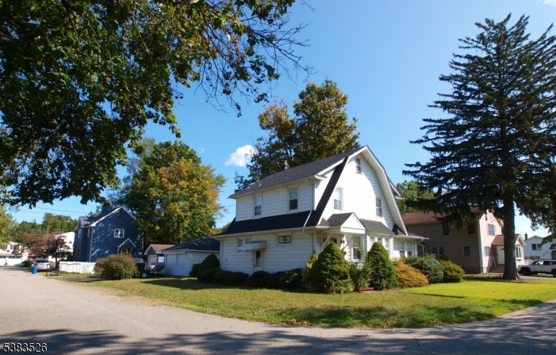 POMPTON PLAINS - Residential