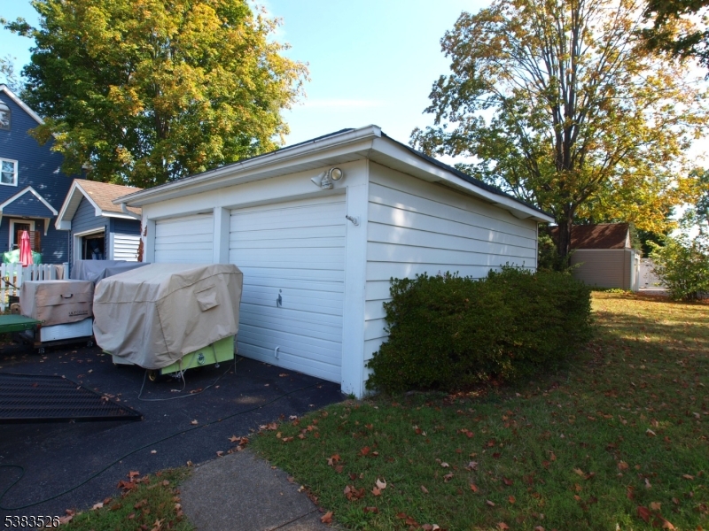 POMPTON PLAINS - Residential