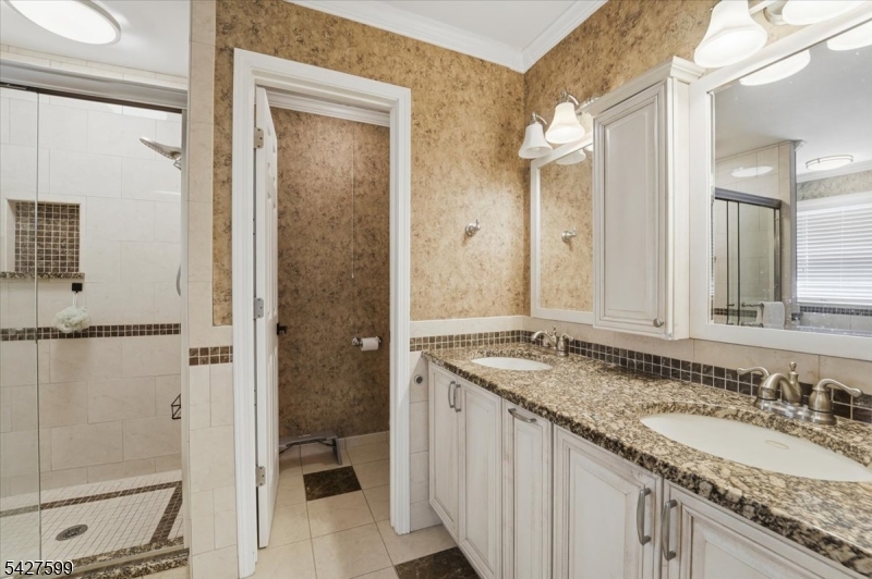 Castle Pointe - Residential