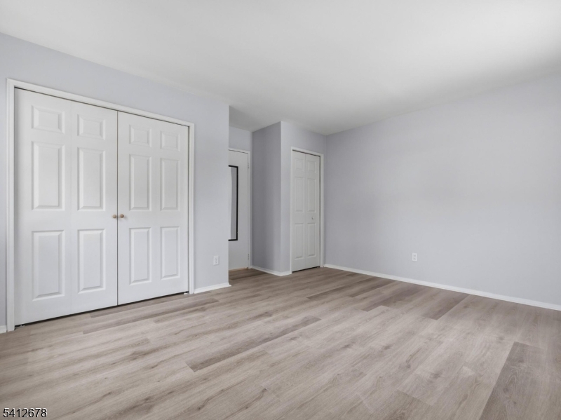 Stonehurst-I condos - Residential