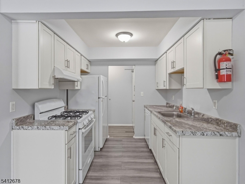 Stonehurst-I condos - Residential