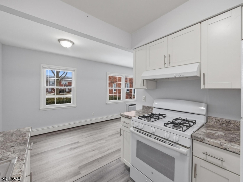 Stonehurst-I condos - Residential