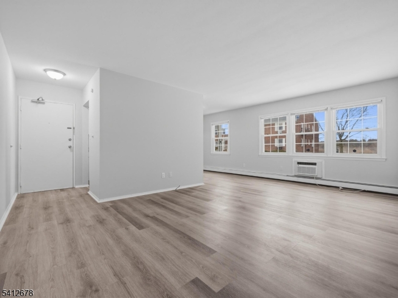 Stonehurst-I condos - Residential