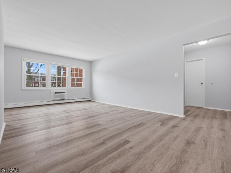 Stonehurst-I condos - Residential