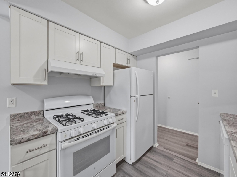 Stonehurst-I condos - Residential