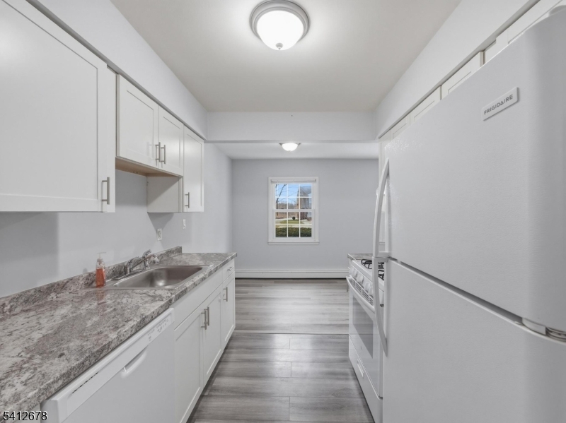 Stonehurst-I condos - Residential