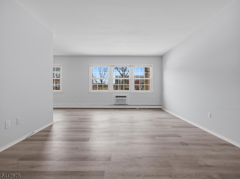 Stonehurst-I condos - Residential