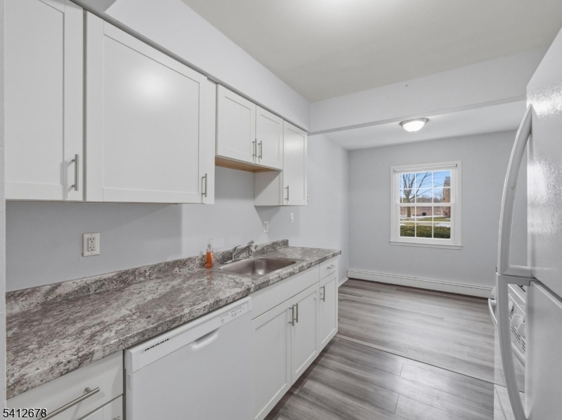 Stonehurst-I condos - Residential