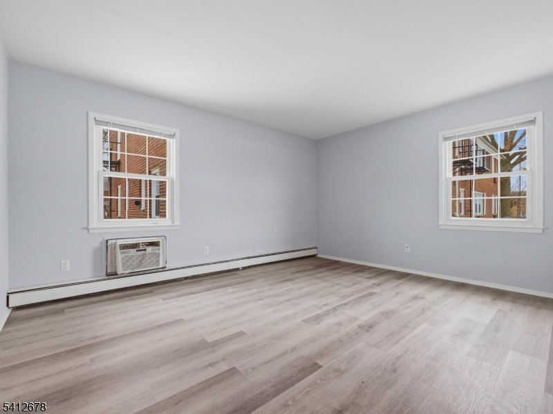 Stonehurst-I condos - Residential