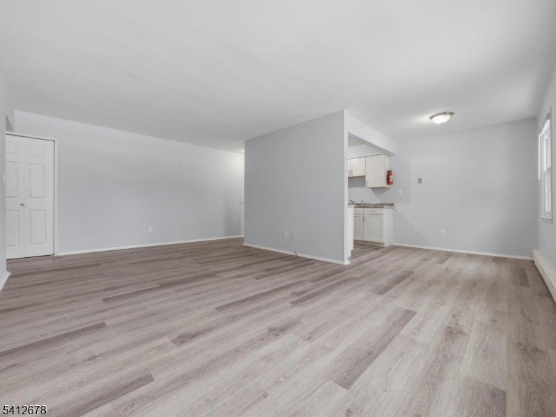 Stonehurst-I condos - Residential