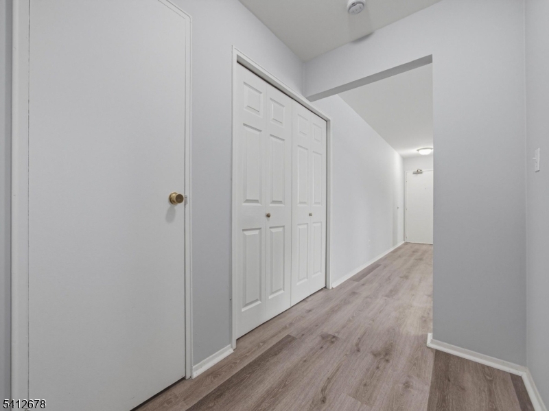 Stonehurst-I condos - Residential