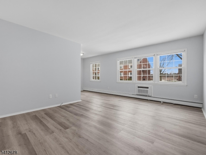 Stonehurst-I condos - Residential