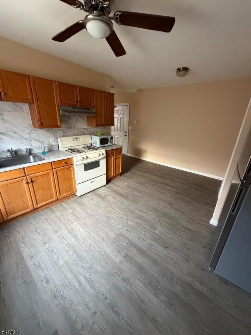 Welcome to your new home in the center of Bernardsville! This delightful 1-bedroom apartment offers unbeatable convenience with everything you need right at your fingertips. Located in the heart of town, you'll enjoy easy access to shops, restaurants, cafes, and the train station perfect for commuters or anyone looking to enjoy all that this vibrant community has to offer. With its prime location, comfortable layout, and access to everything Bernardsville has to offer, this apartment is a fantastic place to call home. Don't miss this opportunity schedule your tour today!