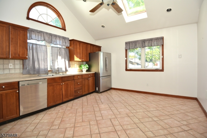 Plainfield City, New Jersey 07063, United States, 3 Bedrooms Bedrooms, ,2 BathroomsBathrooms,Residential,Active,197389