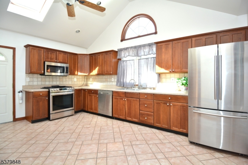 Plainfield City, New Jersey 07063, United States, 3 Bedrooms Bedrooms, ,2 BathroomsBathrooms,Residential,Active,197389