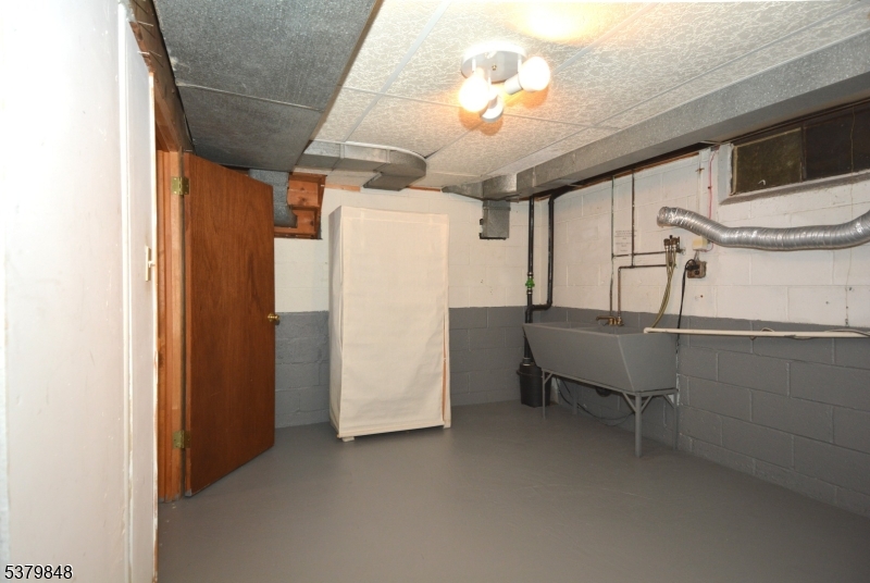 Plainfield City, New Jersey 07063, United States, 3 Bedrooms Bedrooms, ,2 BathroomsBathrooms,Residential,Active,197389