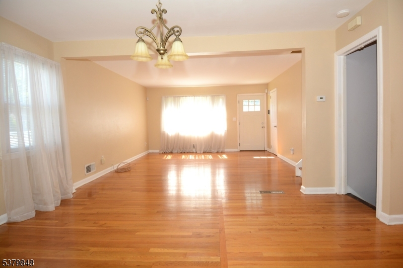 Plainfield City, New Jersey 07063, United States, 3 Bedrooms Bedrooms, ,2 BathroomsBathrooms,Residential,Active,197389