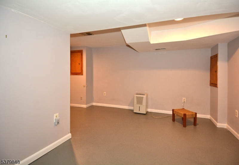 Plainfield City, New Jersey 07063, United States, 3 Bedrooms Bedrooms, ,2 BathroomsBathrooms,Residential,Active,197389