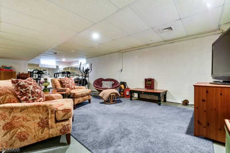 MEADOW RUN - Residential