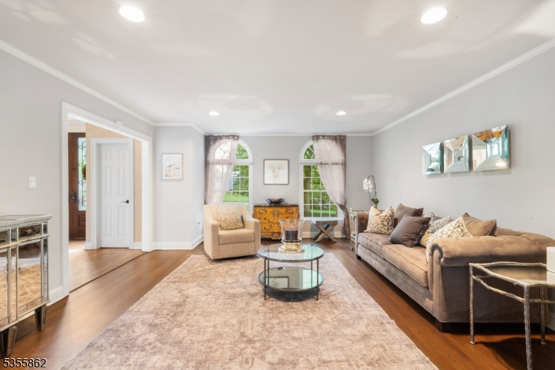 Bridgewater Twp., New Jersey 08836, United States, 5 Bedrooms Bedrooms, ,6 BathroomsBathrooms,Residential,Pending,124954