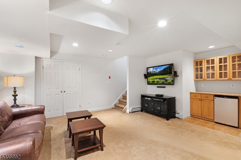 Bridgewater Twp., New Jersey 08836, United States, 5 Bedrooms Bedrooms, ,6 BathroomsBathrooms,Residential,Pending,124954