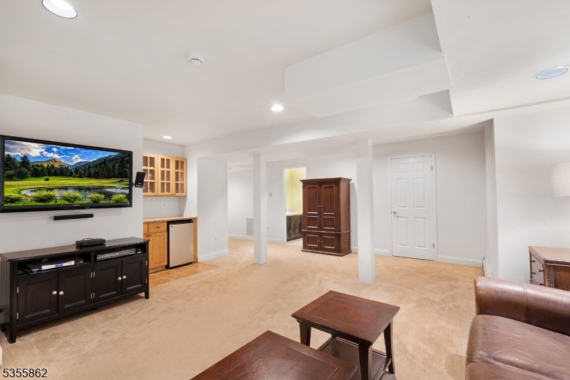 Bridgewater Twp., New Jersey 08836, United States, 5 Bedrooms Bedrooms, ,6 BathroomsBathrooms,Residential,Pending,124954