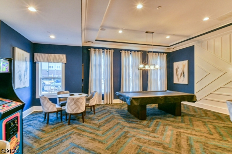 ownes/Monroe Parke - Residential