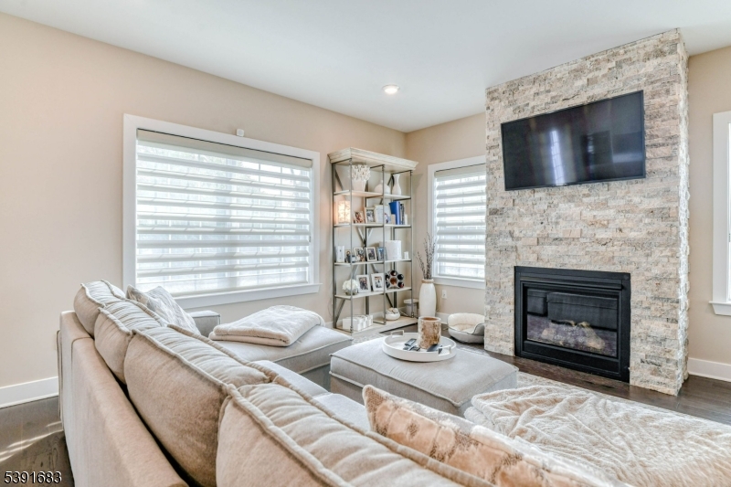 ownes/Monroe Parke - Residential