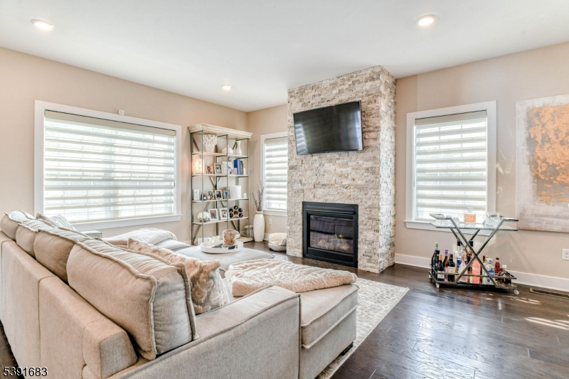 ownes/Monroe Parke - Residential