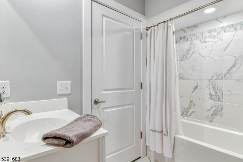 ownes/Monroe Parke - Residential