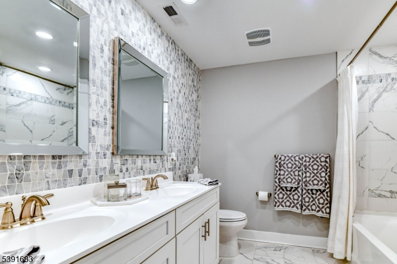 ownes/Monroe Parke - Residential