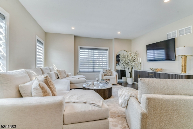 ownes/Monroe Parke - Residential