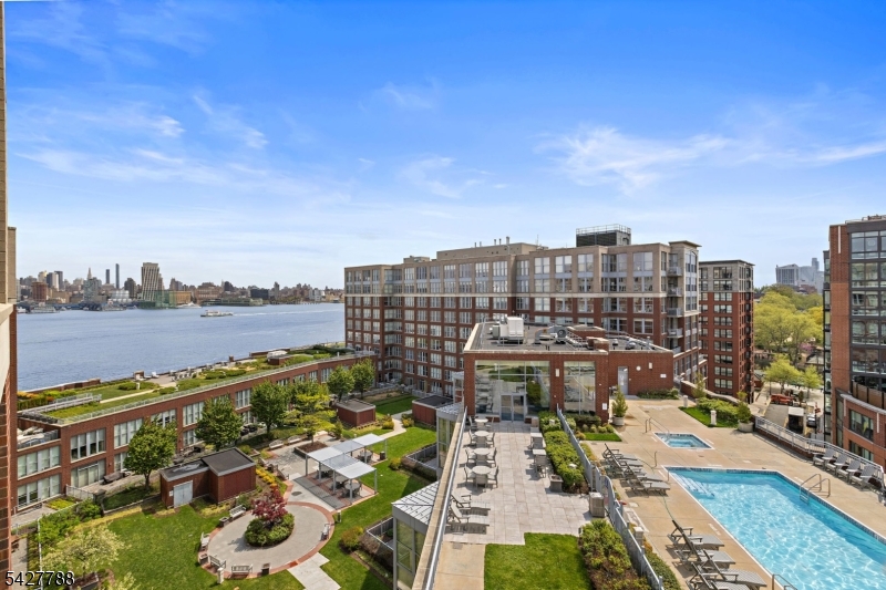 Maxwell Place - Residential