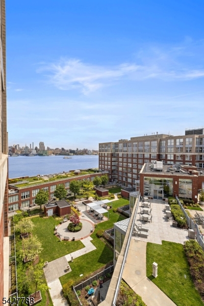 Maxwell Place - Residential