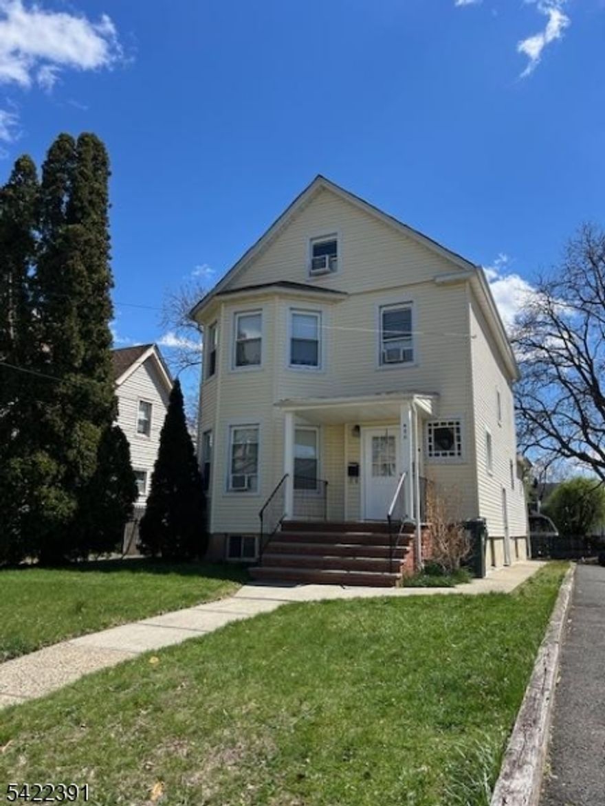 Convenient to train & downtown Westfield, this 2 Bedroom/1 Bath 1st floor apartment has an updated kitchen & bath & is freshly painted. Tenant has use of a dedicated washer & dryer along with some storage space in the basement. Landlord requires tenant application, credit check, 1 month in advance, 1.5 month security & tenant insurance. Landlord pays water, tenant responsible for all other utilities.