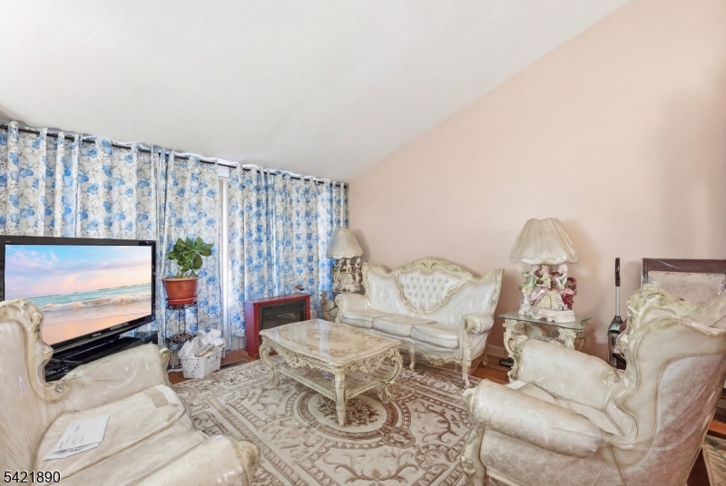 Seven Oaks - Residential