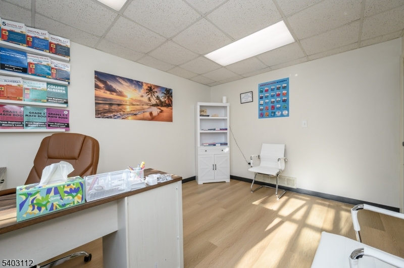 Montgomery Knoll - Commercial Sale